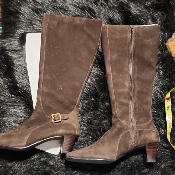 Karen Scott Shoes - Brown Suede Knee-High Boots. KAREN SCOTT.  Size 7 M.